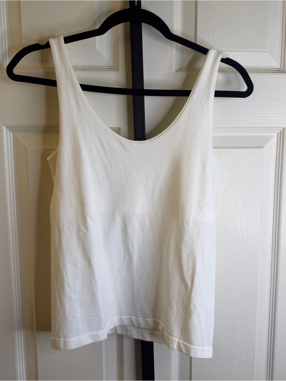 Zenana Outfitters White Scoop Bra Tank Top, size Large/X-Large